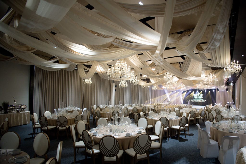 Head table, white lilies, and champagne light