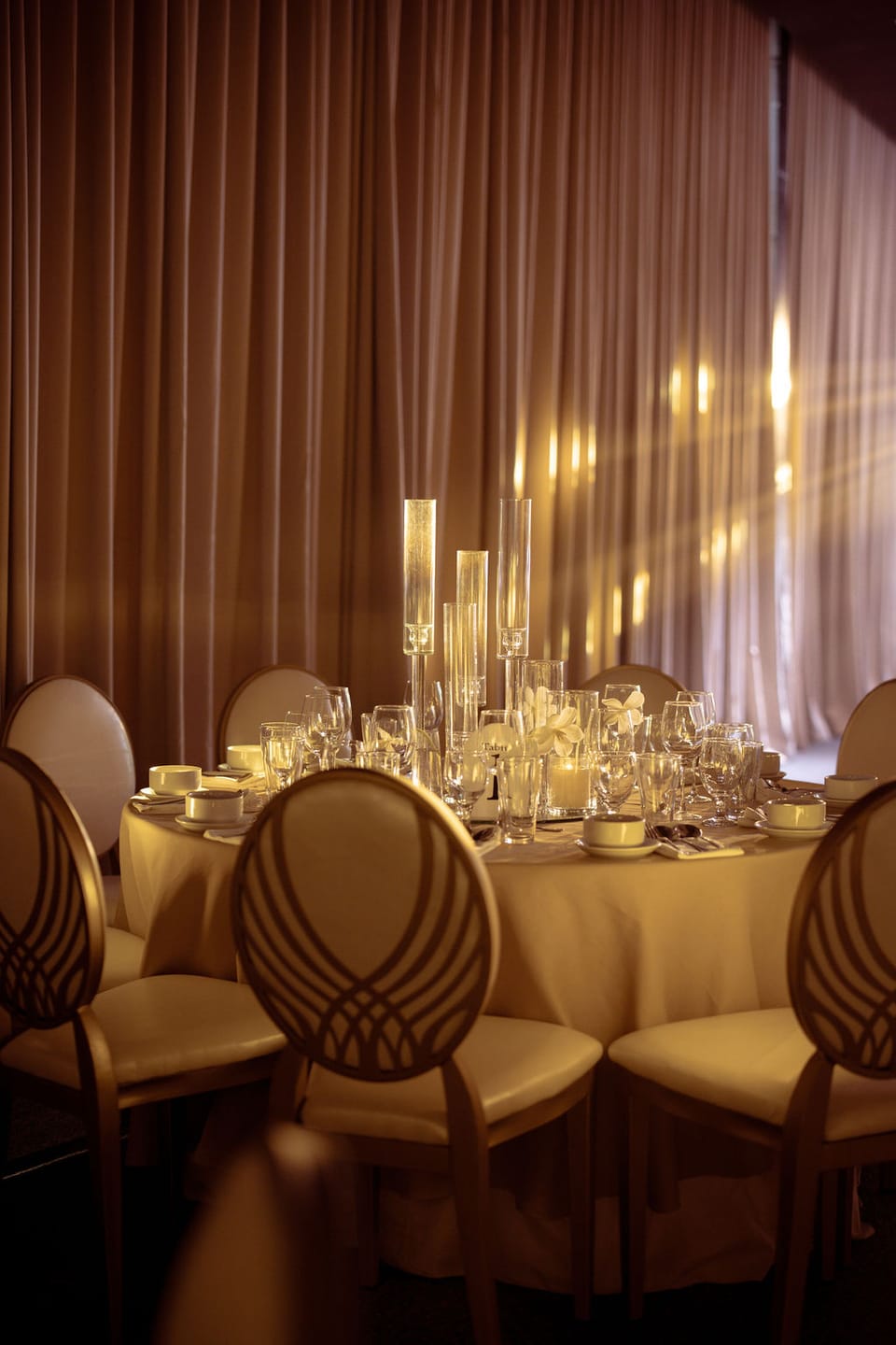 A close family table with white lilies — Jasmine